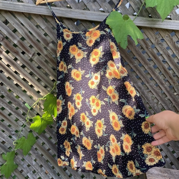 Vintage 80s/90s Paris Sport Club sunflower tank - Picture 2 of 7